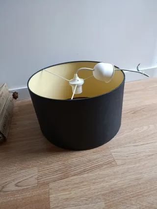 Lampara negra ideal dormitorio