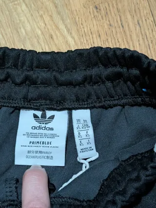 Pantalón deportivo Adidas negro