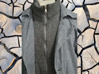 Chaqueta doble capa gris medidas axilas  60 por 87
