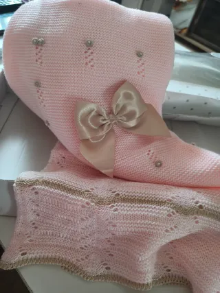 Toquilla rosa con lazo