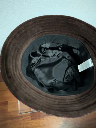 Sombrero de cuadros marrón, beige, granate...