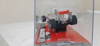 F1 McLaren Mercedes MP4-24 Scalextric