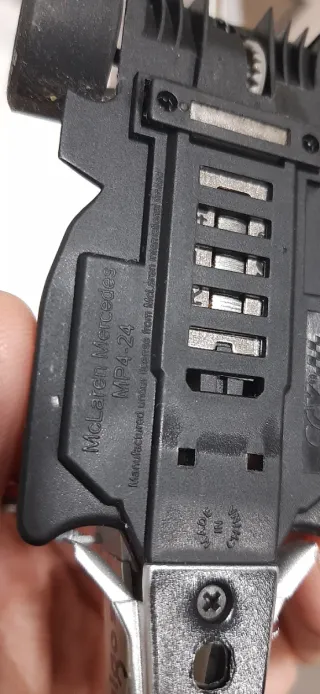 F1 McLaren Mercedes MP4-24 Scalextric