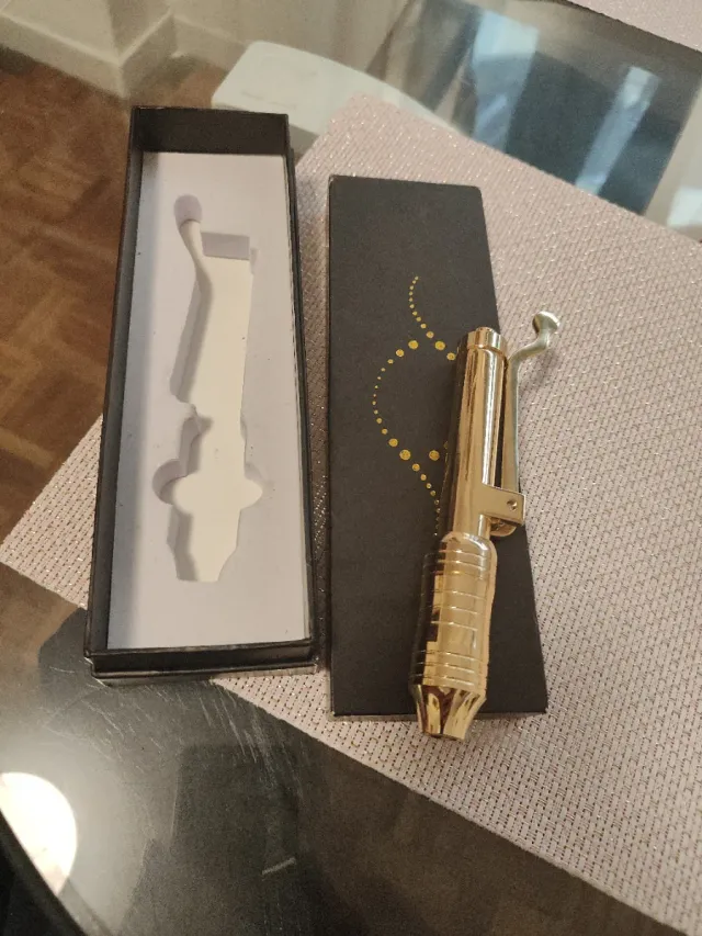 Bolígrafo Hialurón Labios Dorado