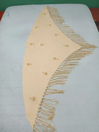 Mantón Bordado Flores Dorado Beige