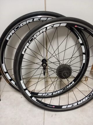 Ruedas Progress con cubiertas Continental