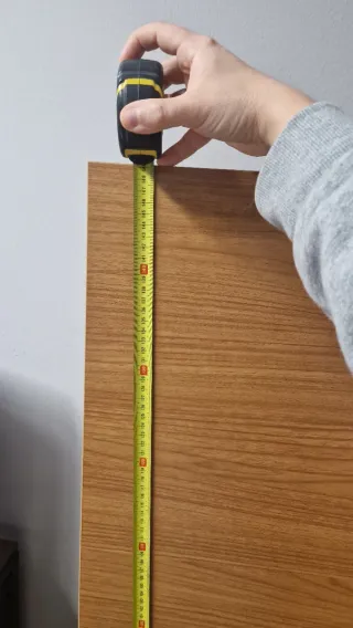 Estantería de madera color marrón