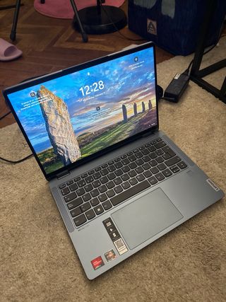 Ordenador portátil poco uso tactil