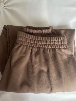 Pantalón chándal Adidas marrón