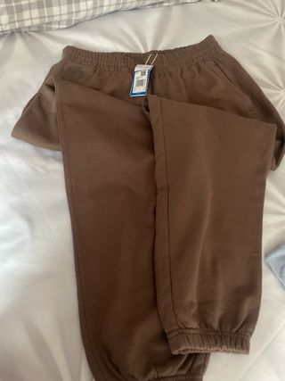 Pantalón chándal Adidas marrón