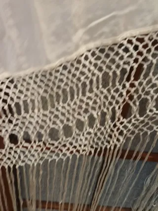 Mantilla de encaje bordada a mano