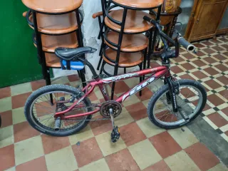 Bicicleta BMX BH Shark Roja