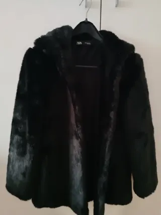 Chaquetón pelo negro Zara