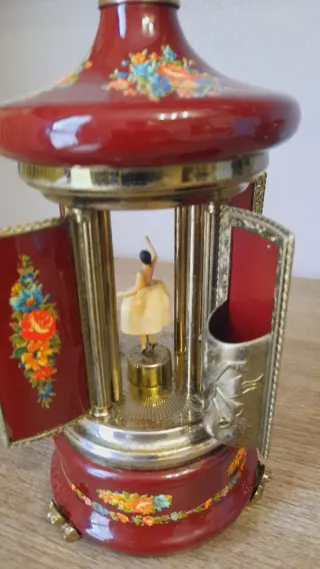 Carillon Portasigarette con Ballerina