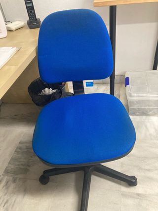 Dos sillas de oficina