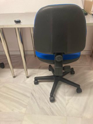 Dos sillas de oficina