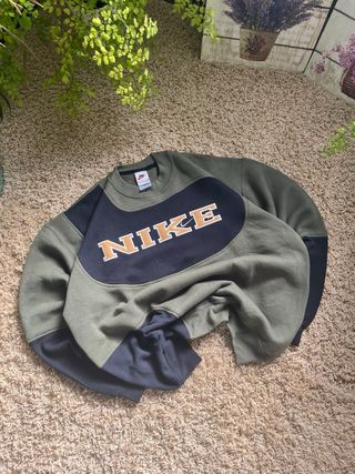 Moletom Nike Rework Verde Caqui & Preto