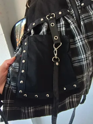 Falda hecha a mano con cola de gato