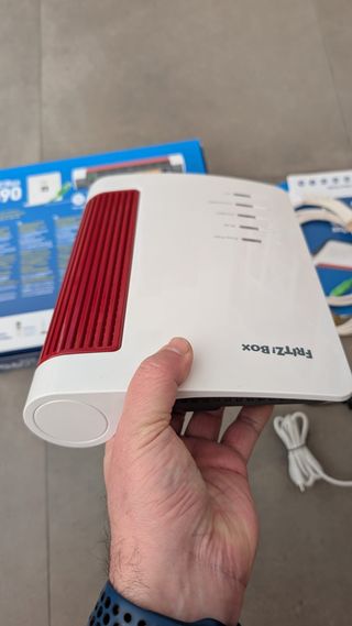 FRITZ!Box 5690 XGS router de fibra con WIFI 7