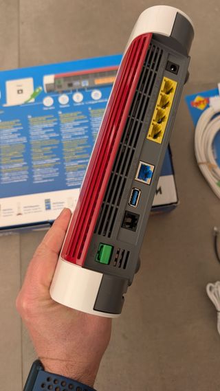 FRITZ!Box 5690 XGS router de fibra con WIFI 7