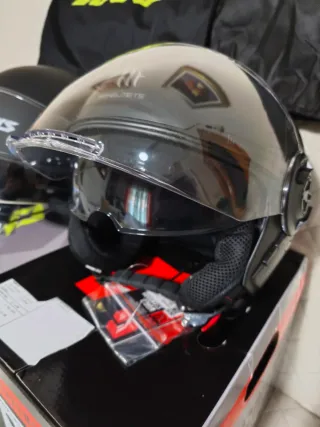 Cascos Moto Axxis y MT Helmets Negros