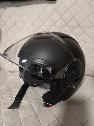 Cascos Moto Axxis y MT Helmets Negros