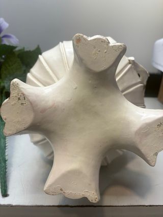 Jarrón de porcelana blanco con flores