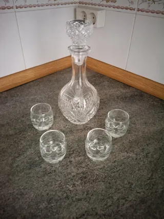 Juego de licorera y vasos