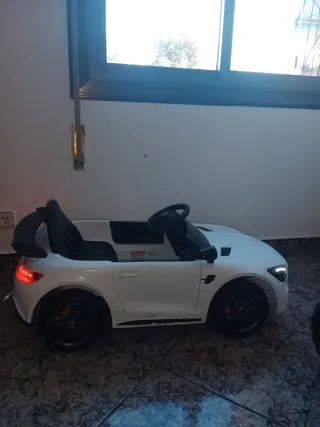 Coche eléctrico infantil Mercedes AMG