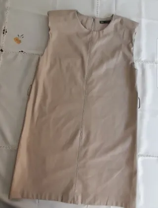 Vestido beige sin mangas