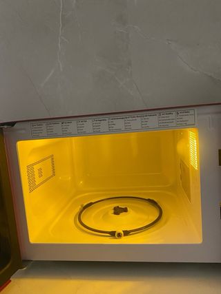 Microondas Candy 700W 20L Rojo