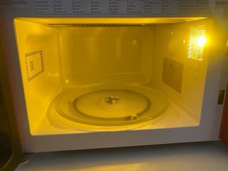 Microondas Candy 700W 20L Rojo