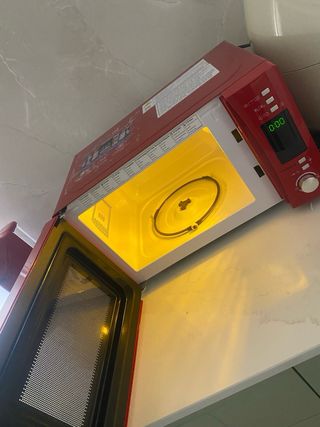 Microondas Candy 700W 20L Rojo
