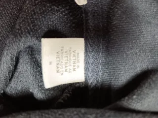 Felpa Levi's nera con logo rosso