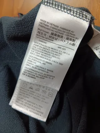 Felpa Levi's nera con logo rosso