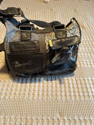 Bolso Desigual Negro y gris. Perfecto