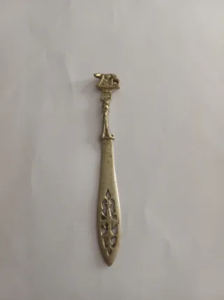 Abrecartas antiguo bronce con figura de oso