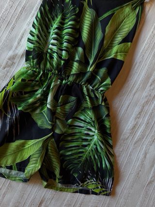 Mono de verano estampado tropical