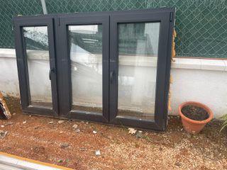 Ventana PVC Negro Oscilobatiente