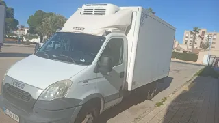 Camión iveco blanco  en buen estado