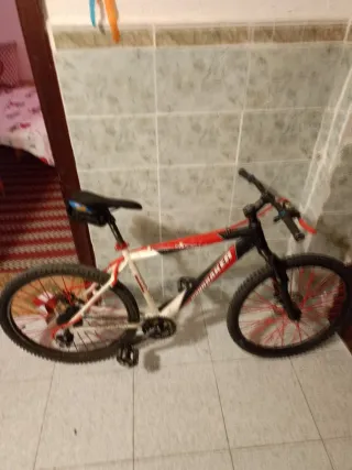 Bicicleta Montaña Roja y Negra