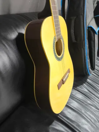 Guitarra junior Clásica Usada con Funda