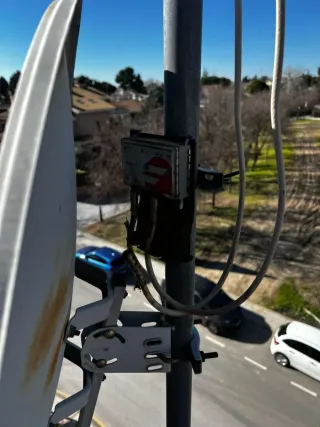 Antenista terrestre y parabólica.