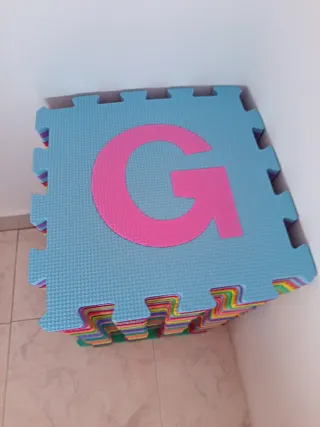 Puzzle Suelo Protector Bebé Letra R Rosa