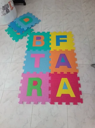 Puzzle Suelo Protector Bebé Letra R Rosa