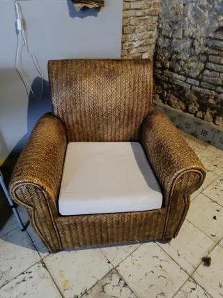 Precioso sillón de mimbre único