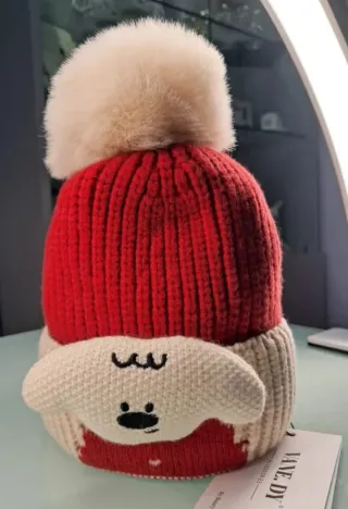 Cappello lana rosso con orecchie e pompon