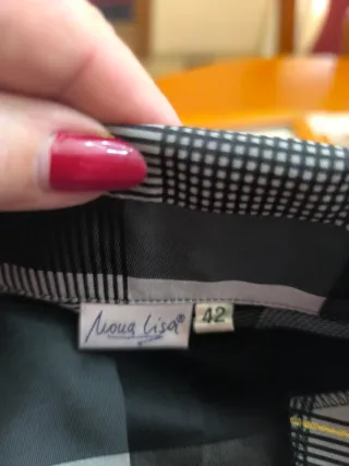 Chaqueta de vestir gris y dorada y negra