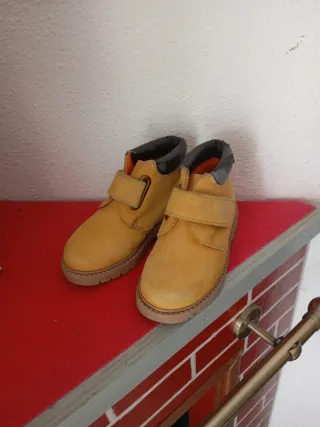 Botas niño talla 27