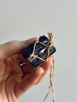 Collar Macramé Mineral Turmalina Negra en bruto